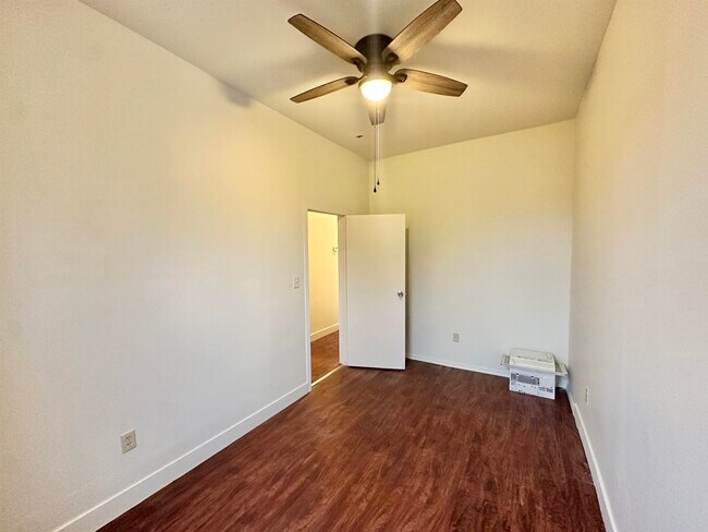 Building Photo - 189 Van Horne St