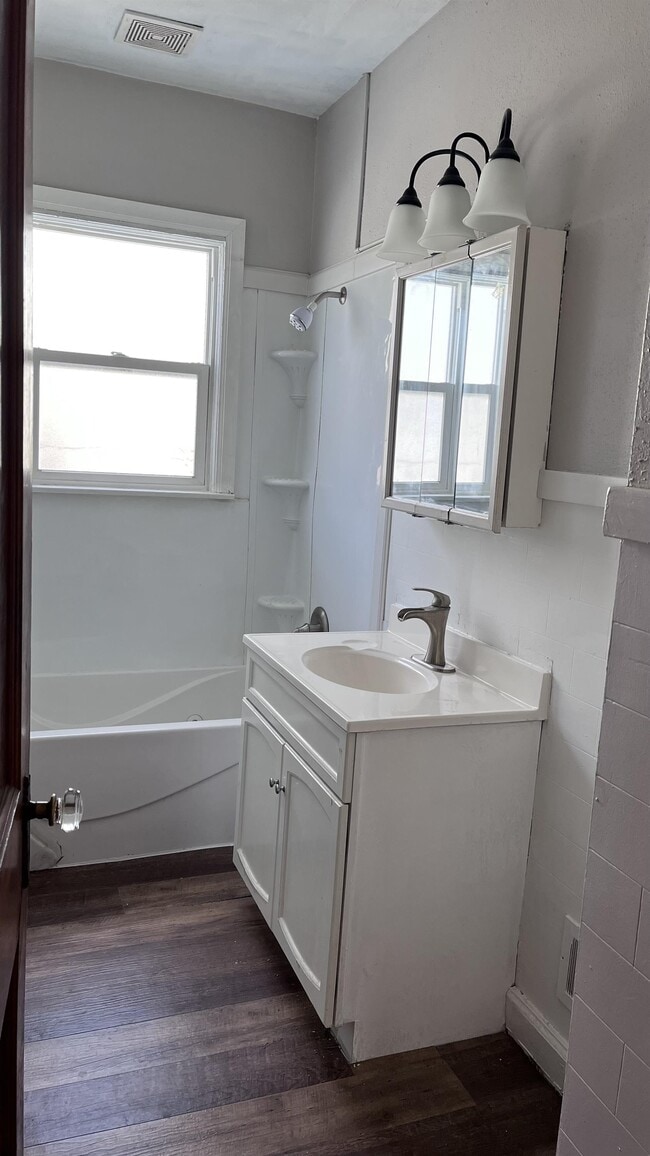 Building Photo - 1035 10th St