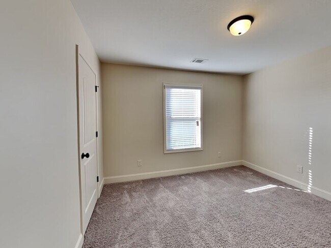 Building Photo - You'll want to see this home for yourself!