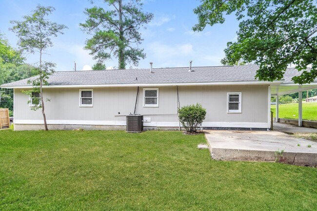 Building Photo - 145 Briarwood Cir