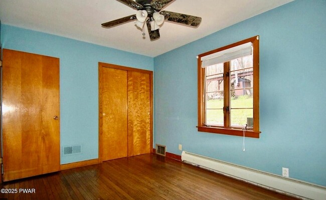 Building Photo - 1561 PA-171