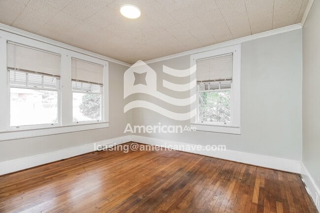 Building Photo - 4213 Ridgewood Ave