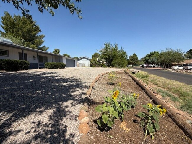Building Photo - Spacious and newly remodeled 4 Bedroom wit...