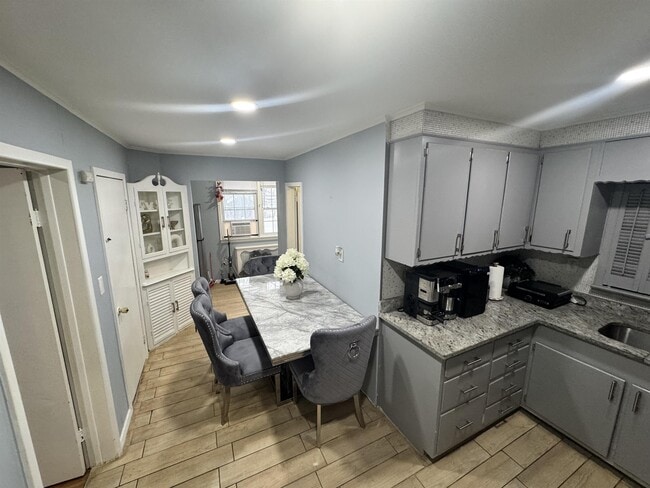 Building Photo - 460 Ave E