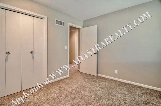 Building Photo - 10620 W 115th St