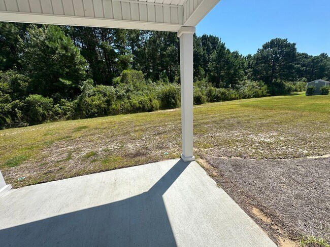 Building Photo - AMAZING LOCATION - 10 Minutes from both Su...