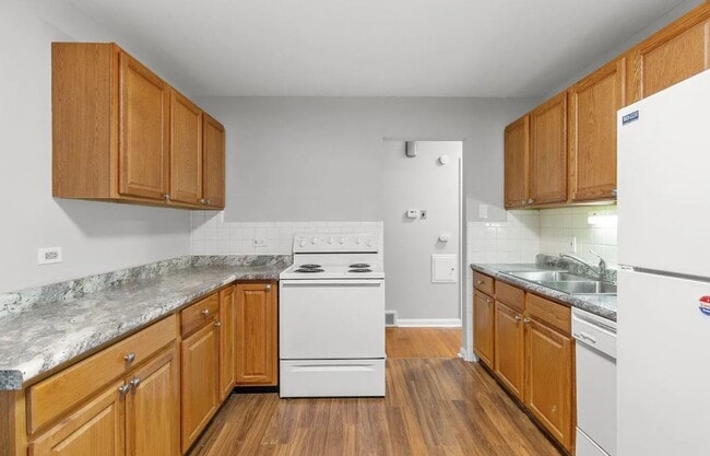 Building Photo - 713 Huntwood Ln