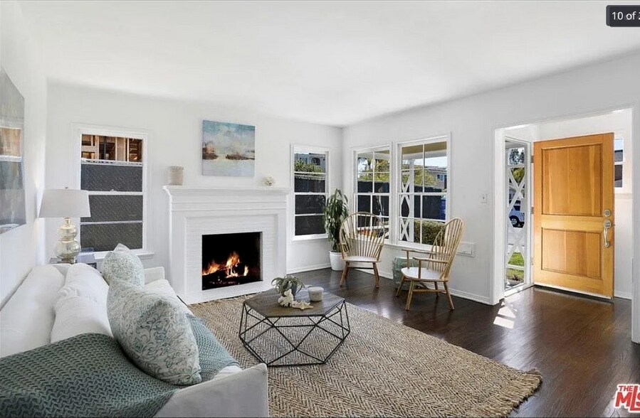 Primary Photo - 2944 Kelton Ave