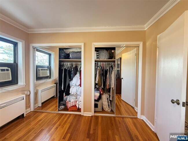 Building Photo - 3091 Edwin Ave