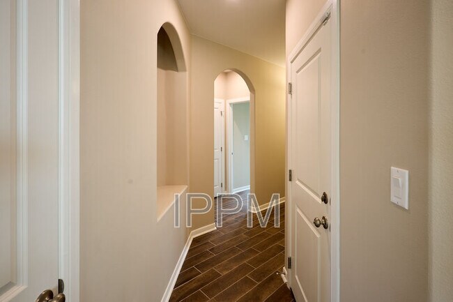 Building Photo - 2506 Cove Real Dr