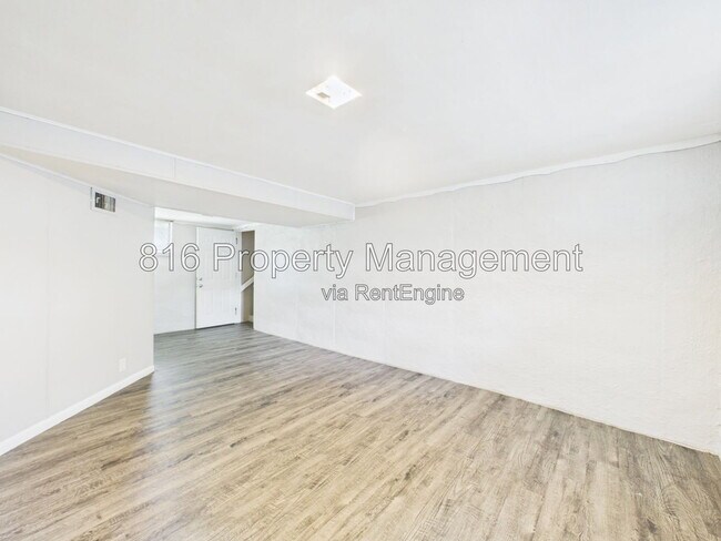 Building Photo - 8511 Crystal Ave