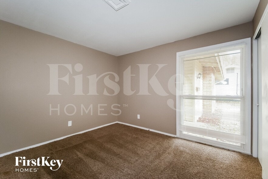Building Photo - 2405 Brook Dr
