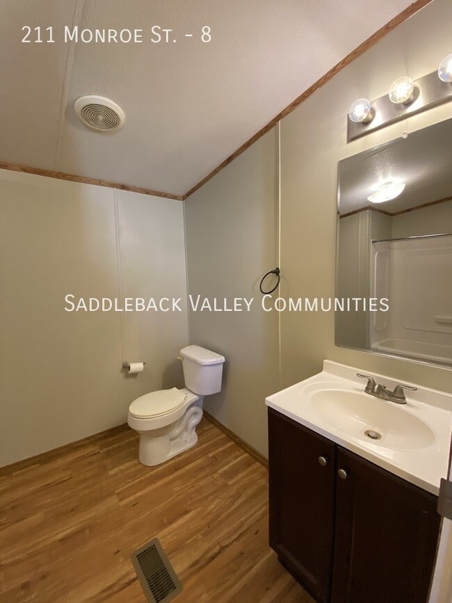 Building Photo - 211 Monroe St