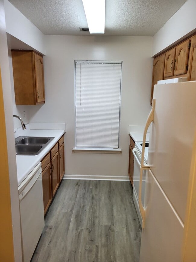 Building Photo - ADKINS RESERVE/SUMMERWIND