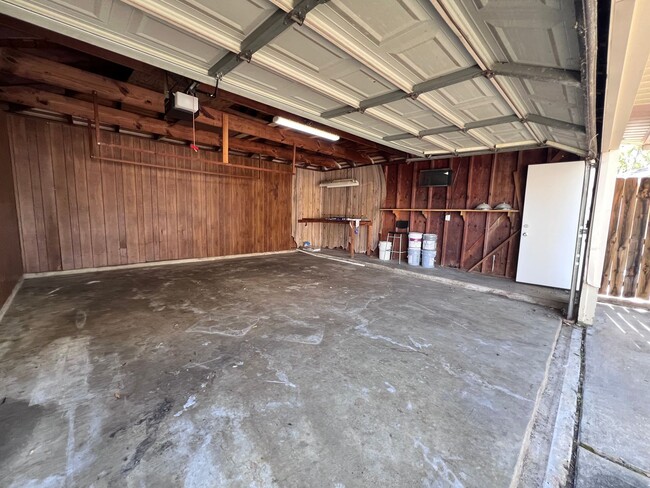 Building Photo - 4 Bedroom 2 Bathroom in Northwest Houston ...