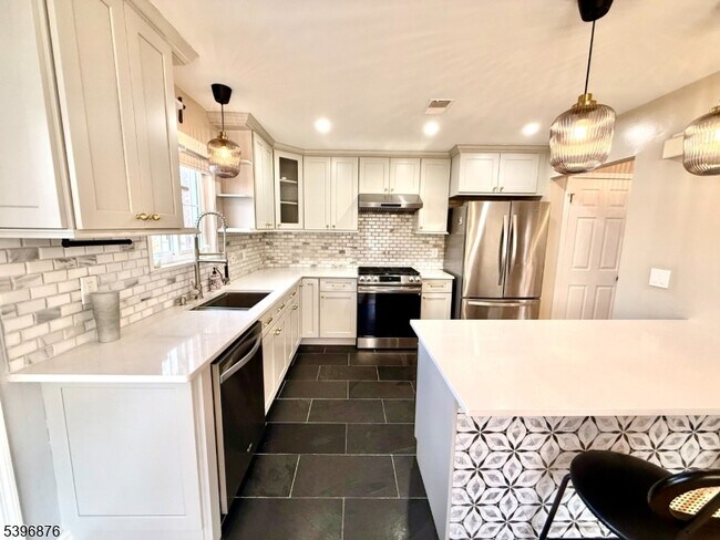 Building Photo - 22 Vaughan Dr