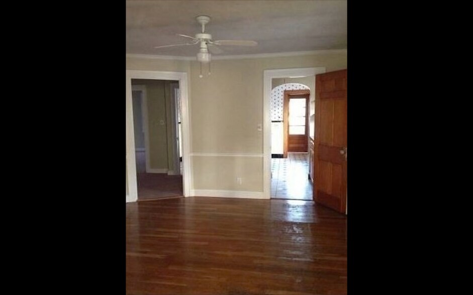 Building Photo - 57 Pond St