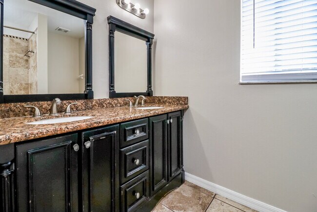 Building Photo - 609 Sunset Beach Ct