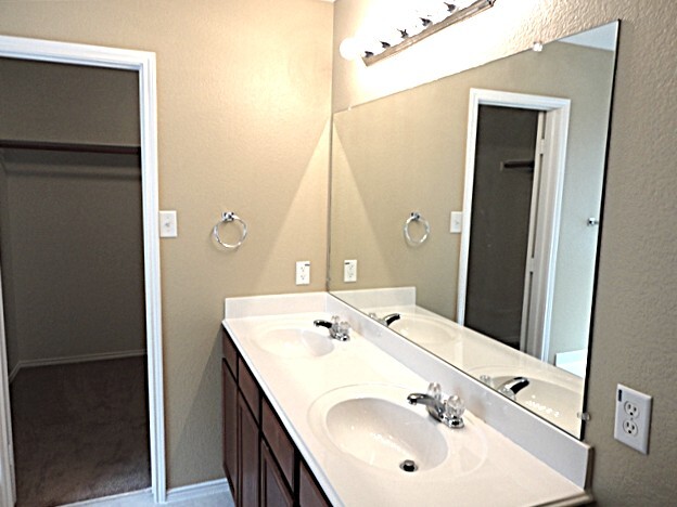 Building Photo - 606 Chapman Dr