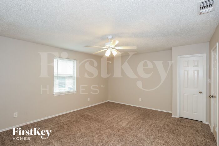Building Photo - 4817 Crest Dr