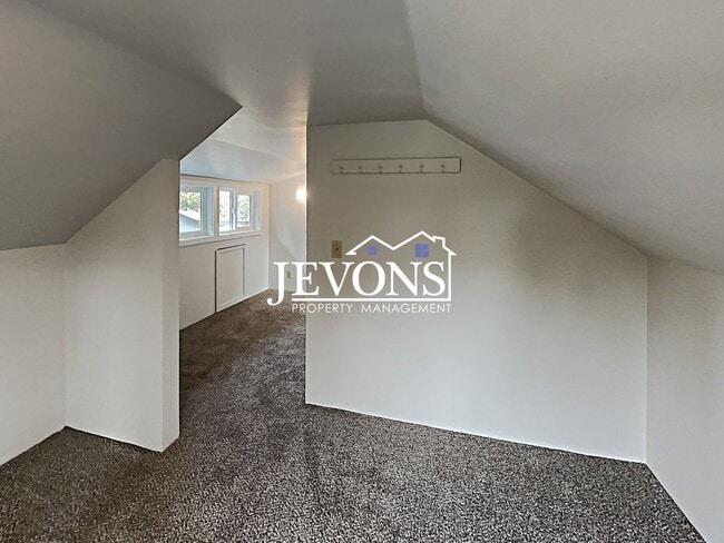 Building Photo - Jevons Property Management Presents 3 Bedrooms, 2.5 Bathrooms Two-Story Single-Family Home in New...