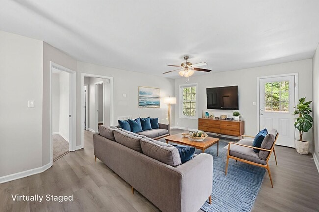 Building Photo - Cozy Charm Meets Modern Touches in Oak Grove