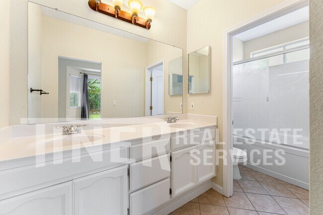 Building Photo - 149 Canberra Ct