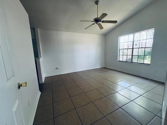 Building Photo - 105 Cobblestone Way