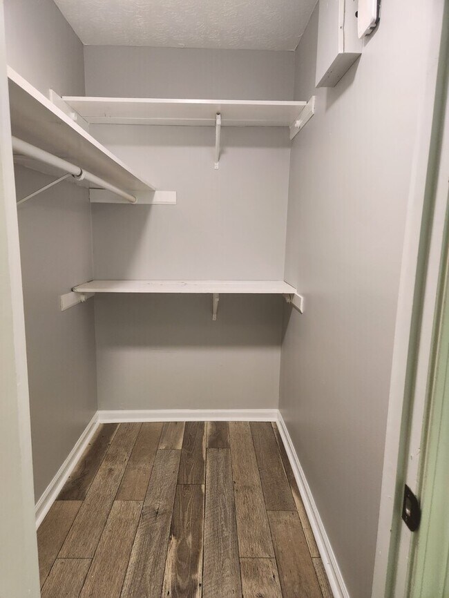 Building Photo - Make this home your sweet space!