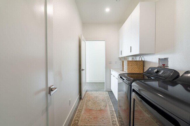 Building Photo - 361 W Sunview Ave