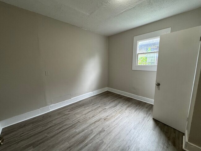Building Photo - 1607 Draper St