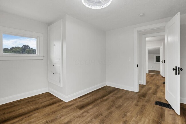Building Photo - 2365 Stelzer Rd