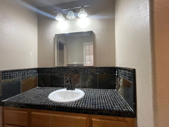 Building Photo - 1217 Echo Ct