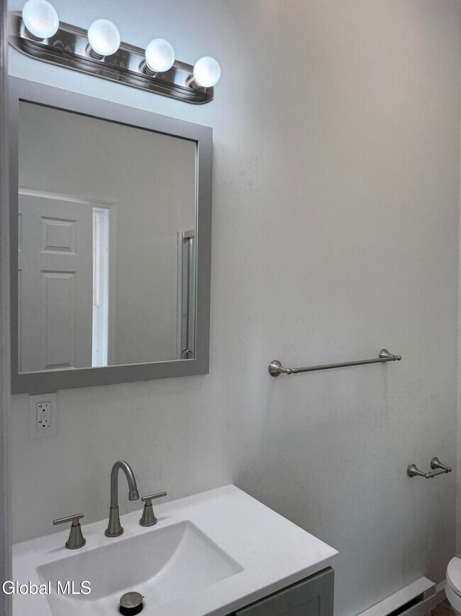 Building Photo - 346 Madison Ave