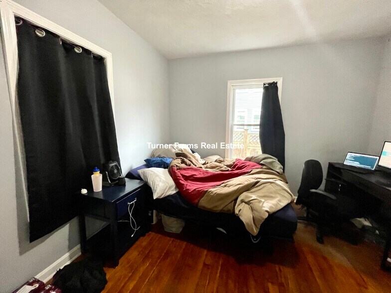 Building Photo - 48 Derby St