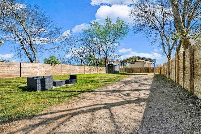 Building Photo - 6915 Providence Ave