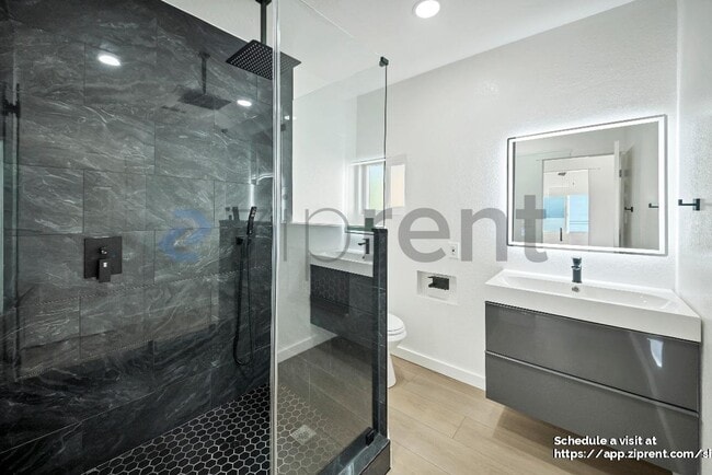 Building Photo - 2814 W Ave 34