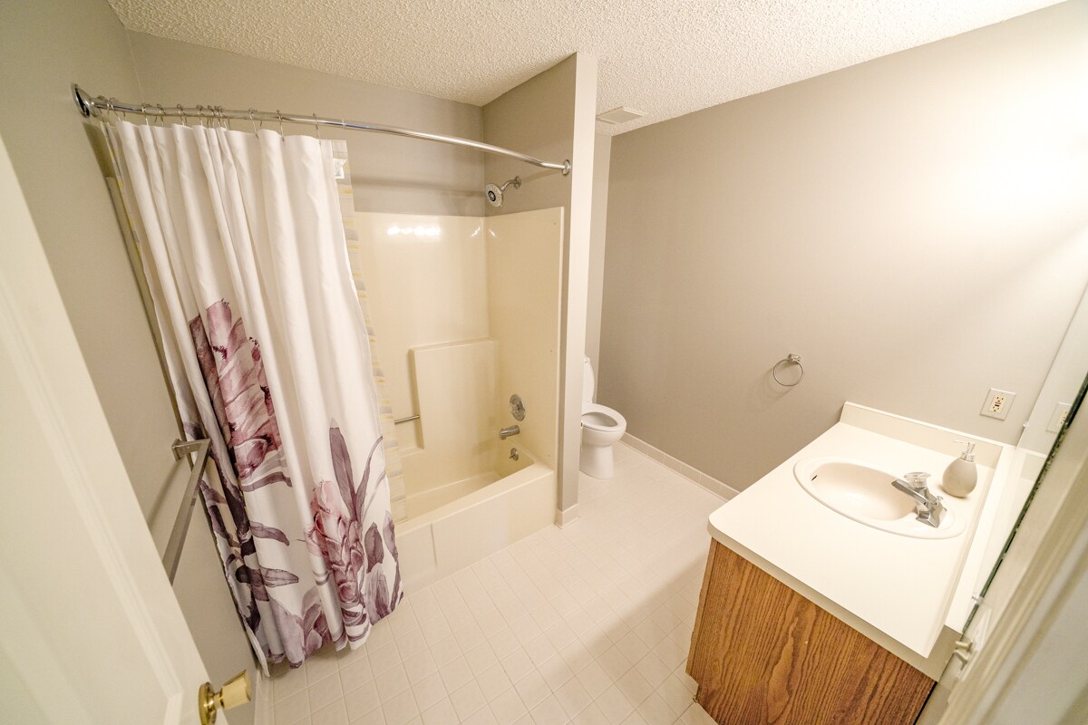 Building Photo - 4890 Harbor Point Dr