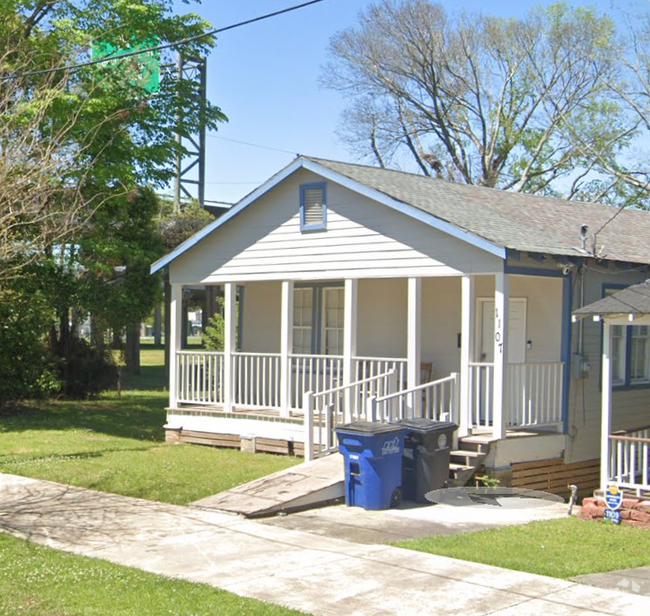Building Photo - 1107 Myrtle Walk