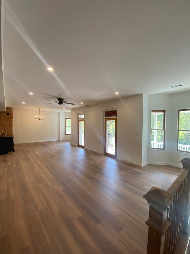 Building Photo - 5021 Greenridge Ln
