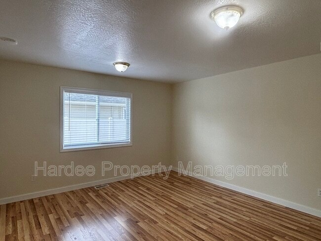 Building Photo - 2252 N Oconner Ave