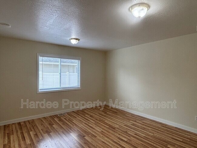 Building Photo - 3313 W Cherry Ln