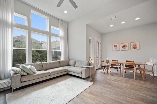 Building Photo - 13503 Ringold Cv