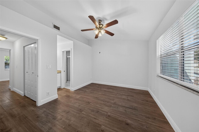 Building Photo - 1921 NE 15th Ave