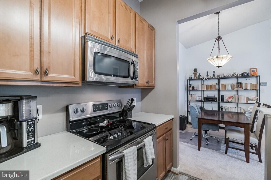 Building Photo - 7705 Lafayette Forest Dr