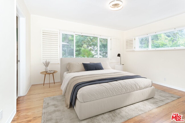 Building Photo - 1129 Roscomare Rd