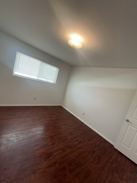 Building Photo - 351 Park Creeke Ln