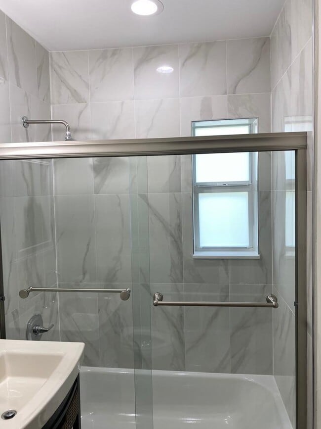 Building Photo - 1218 S B St