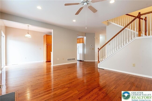 Building Photo - 11 Cobblestone Dr