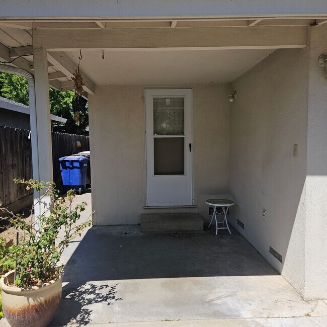Building Photo - 1610 Springwood Dr